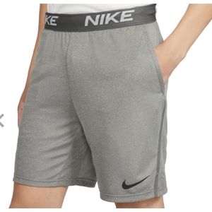 Nike DRI fit Veneer Training Shorts Men's L in Iron Grey